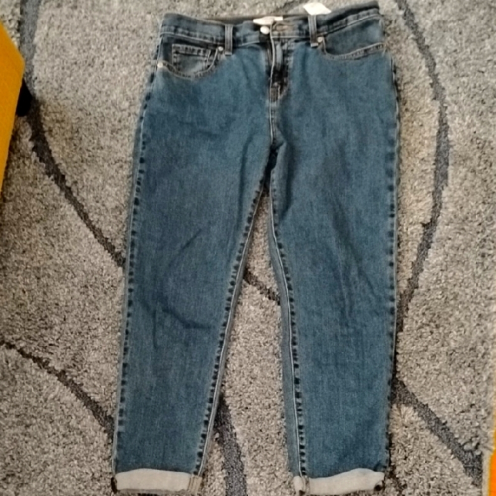 Levi's Blue Ankle Cropped Jeans with Tapered Fit. Boyfriend Jeans